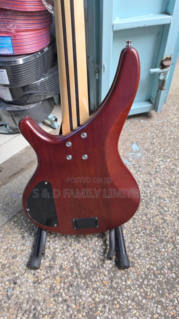 Active Bass Guitar - thumbnail 6