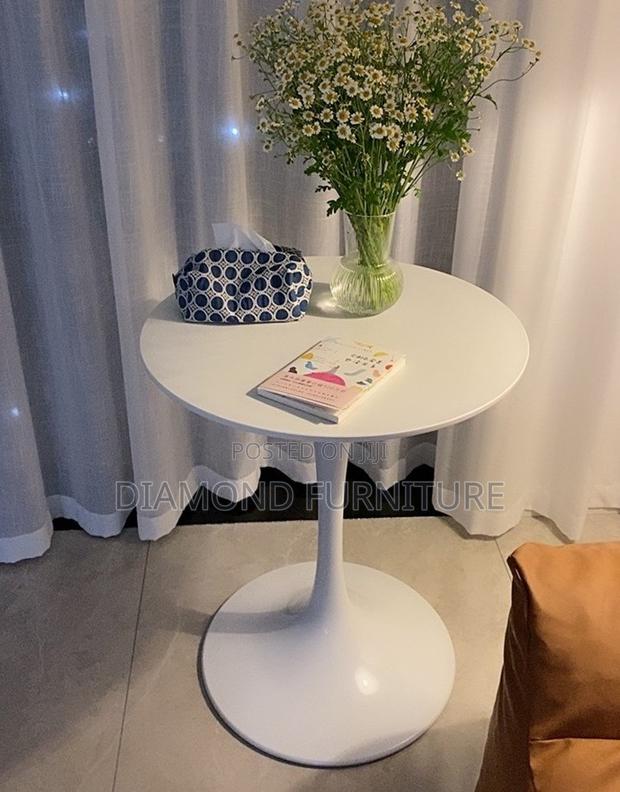 Home Furniture; Stylish {Round Eames Dining Table} for Modern Homes