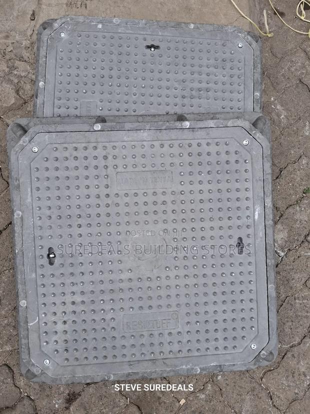 Heavy-Duty Lockable Reinforced Manhole Cover Grade D400 - thumbnail 2