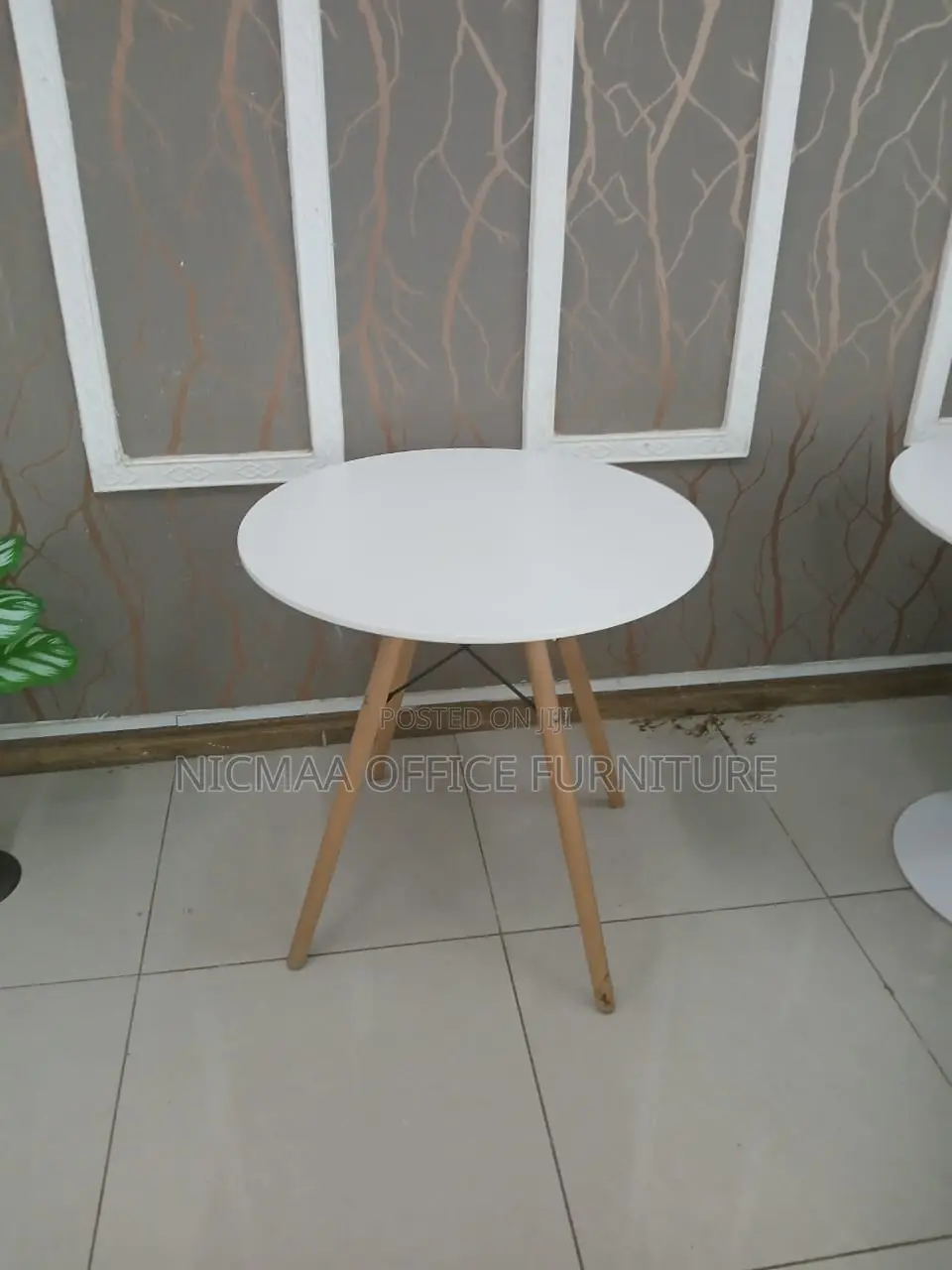 Scandinavian Style With Wooden Legs Eames Table