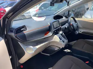 Toyota Sienta 2018 Black