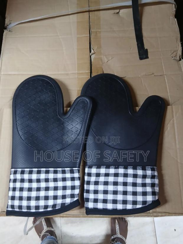 Checked Silicone Glove - main view