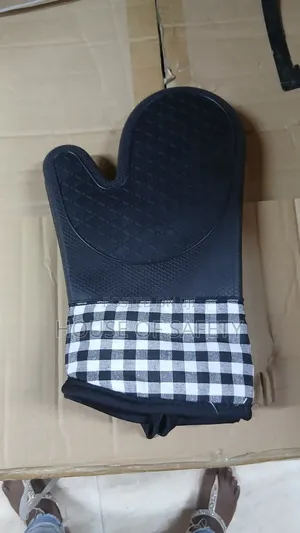 2 Pcs Glove Used In Oven