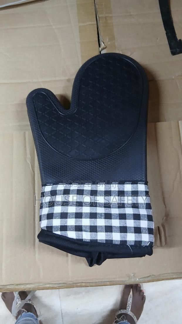 2 Pcs Glove Used In Oven - thumbnail 2