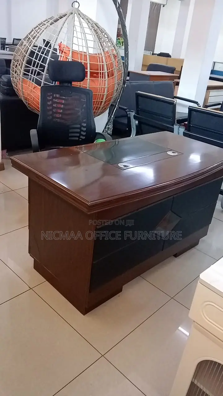 Premium Finish With Smart Cable Management Desk