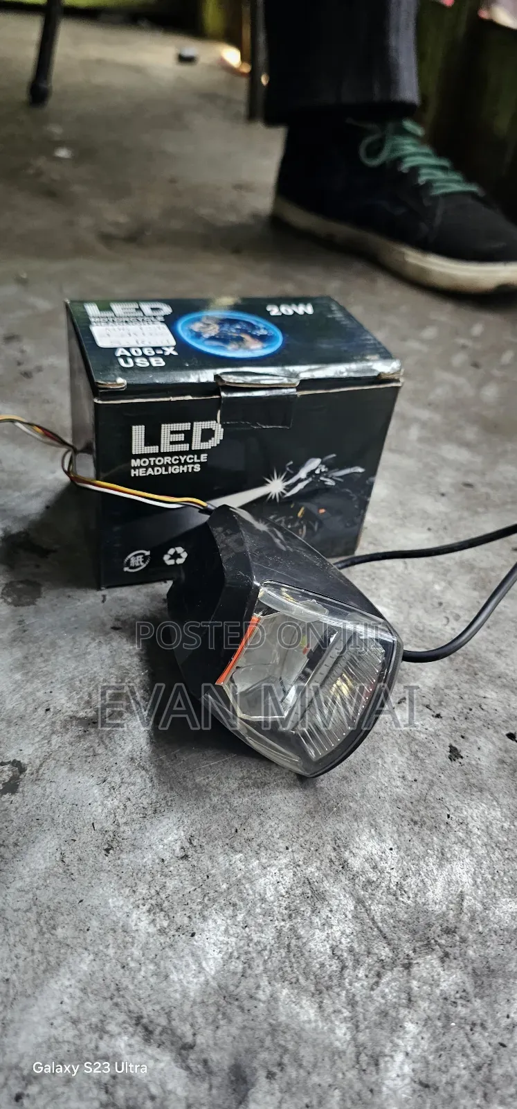 Universal Flashlight Available (Led)