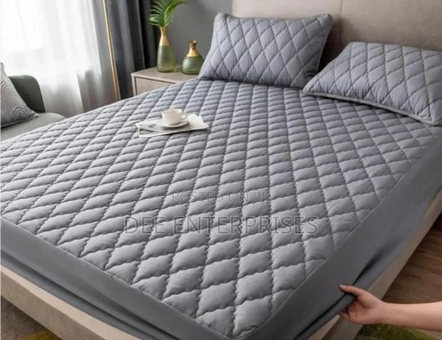 4×6 Mattress Protector With 2 Matching Pillow Cases