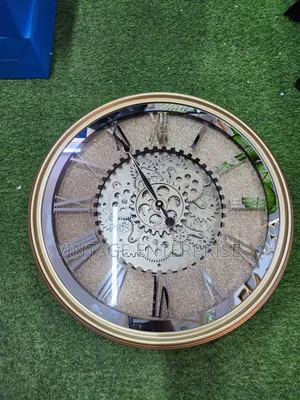 Luxurious Vintage Wall Clock With Rotating Gear