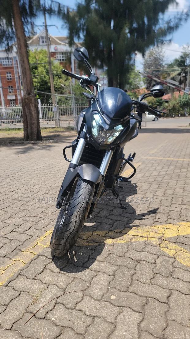 New Bajaj Dominar 400 2023 Black - main view