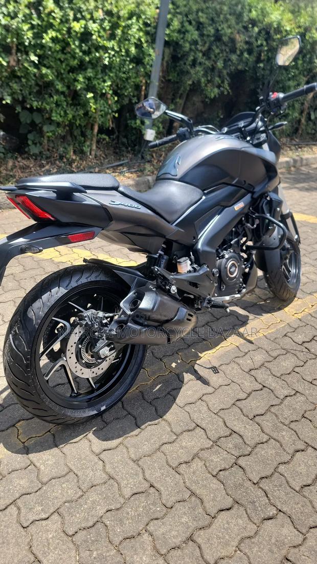New Bajaj Dominar 400 2023 Black - thumbnail 6
