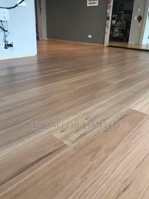 Scratch-Resistant Laminate Floor Boards – 8mm 12mm