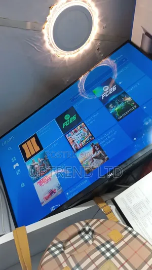 Ps4 Chipped With Fc26 / Ps4 Standard Mint Condition With One Pad