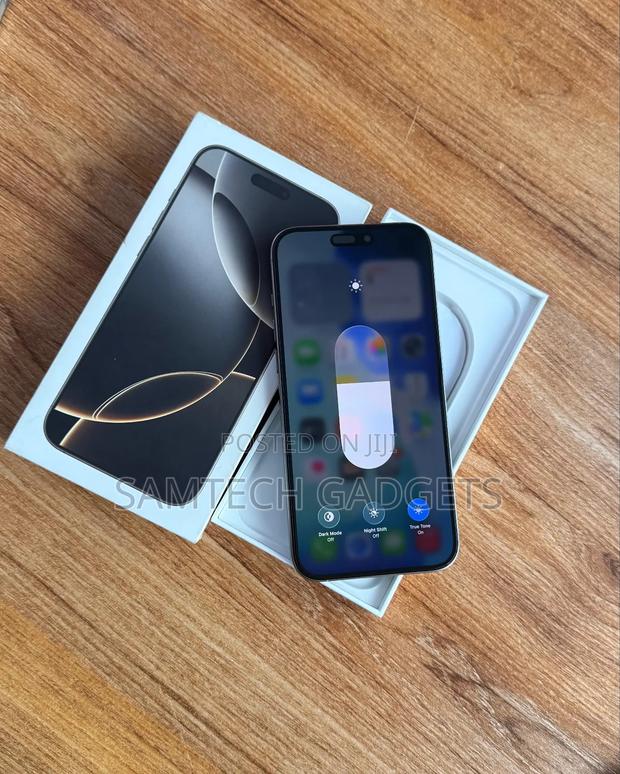 New Apple iPhone 11 Pro Max 256 GB Silver - thumbnail 3