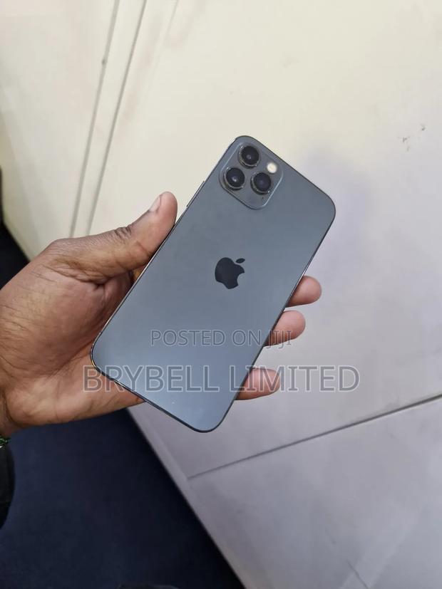 Apple iPhone 12 Pro 256 GB Black - main view