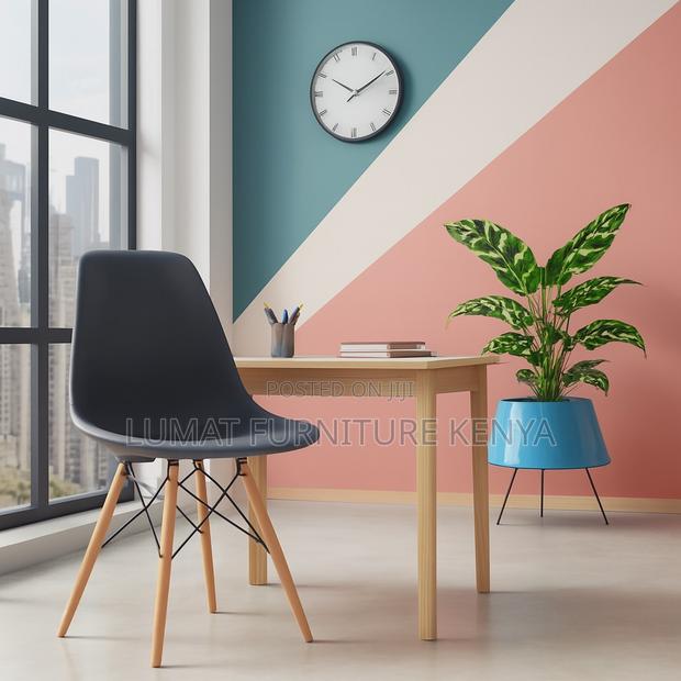 Stylish Eames Seat – Black/White Finish - main view