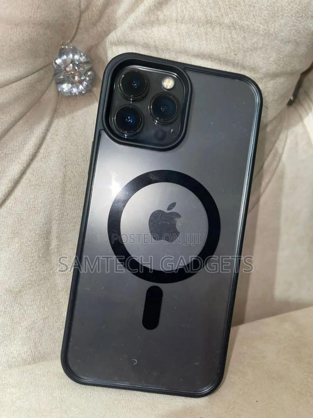 Apple iPhone 13 Pro 256 GB Gray - main view