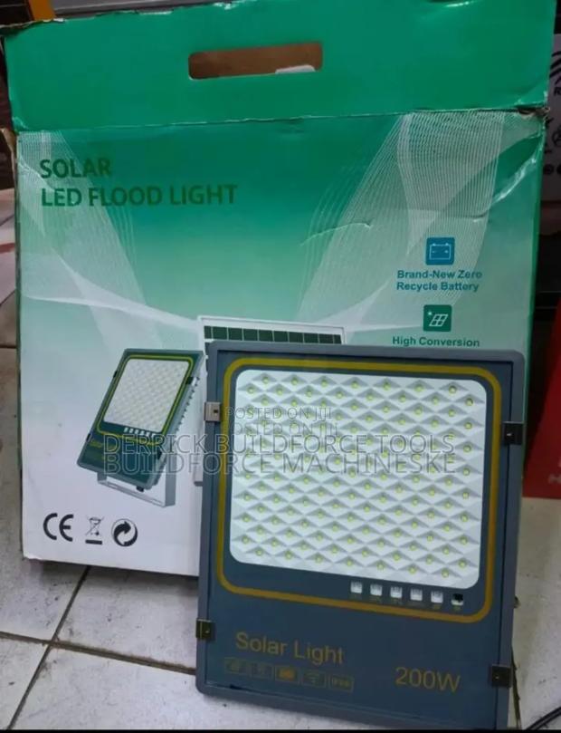 200w Solar Led Flood Light With Remote - main view