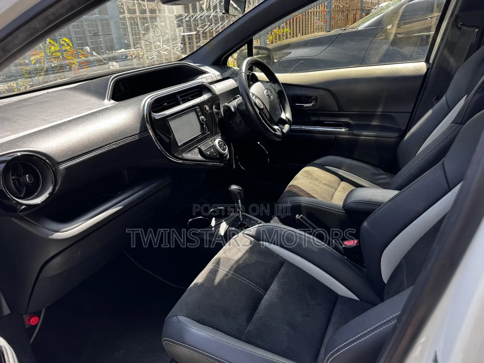 Toyota Aqua 2019 Silver