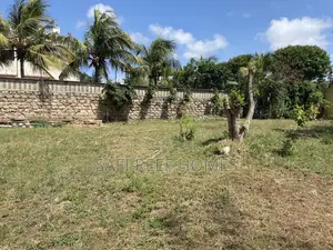 1/2 Acre Prime Plot for Sale Links Road Good for High Rise