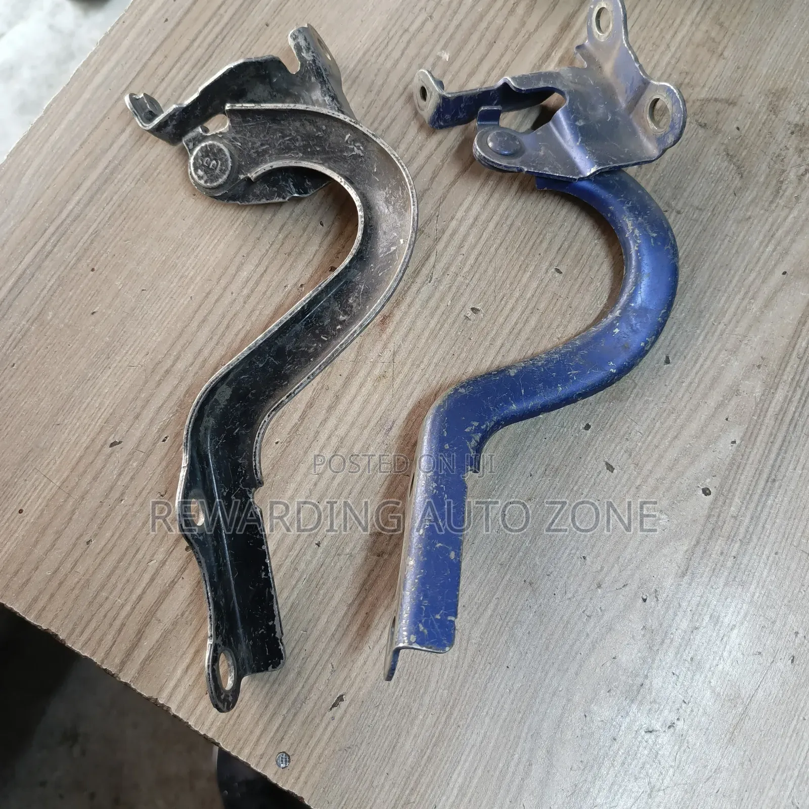 Ractis 2013 Bonnet Hidges.