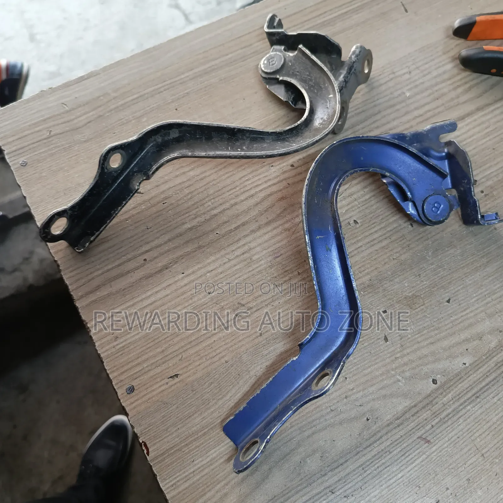 Ractis 2013 Bonnet Hidges.