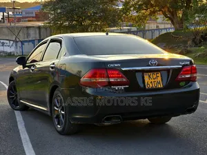 Toyota Crown 2010 Green