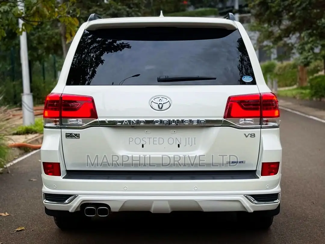 Toyota Land Cruiser 4.6 V8 ZX 2018 Pearl