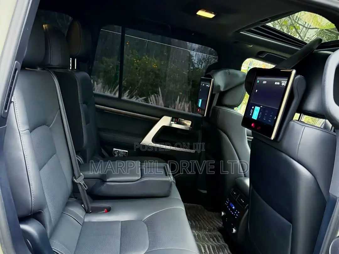 Toyota Land Cruiser 4.6 V8 ZX 2018 Pearl