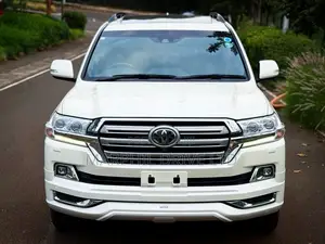 Toyota Land Cruiser 4.6 V8 ZX 2018 Pearl