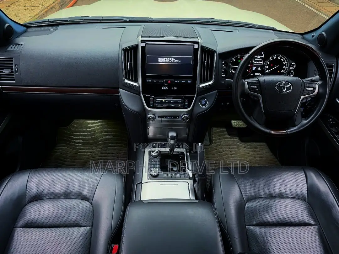 Toyota Land Cruiser 4.6 V8 ZX 2018 Pearl