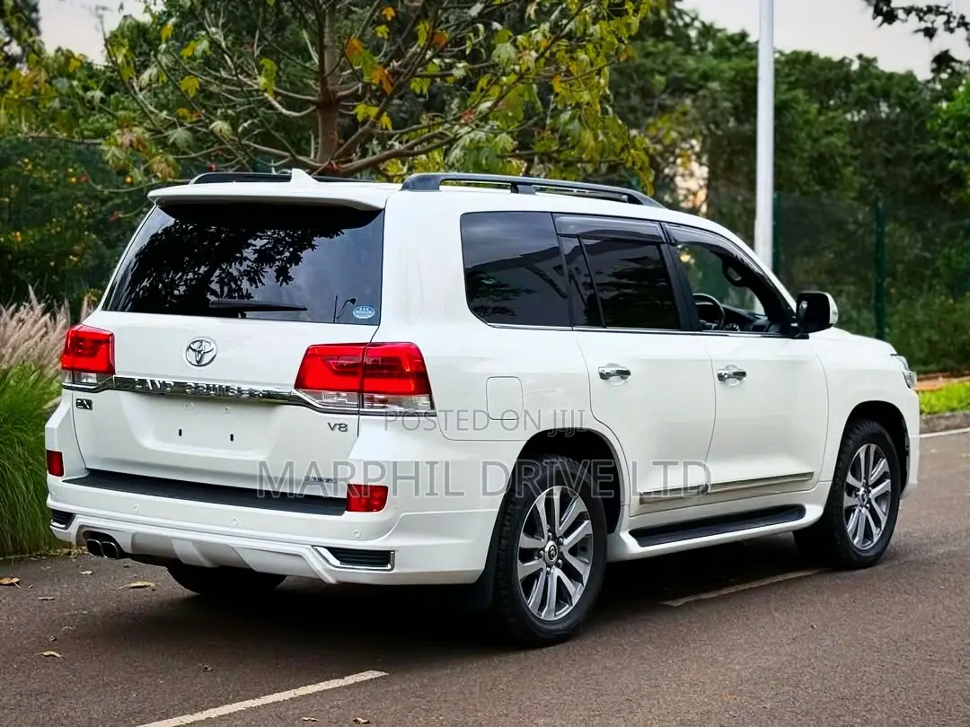 Toyota Land Cruiser 4.6 V8 ZX 2018 Pearl