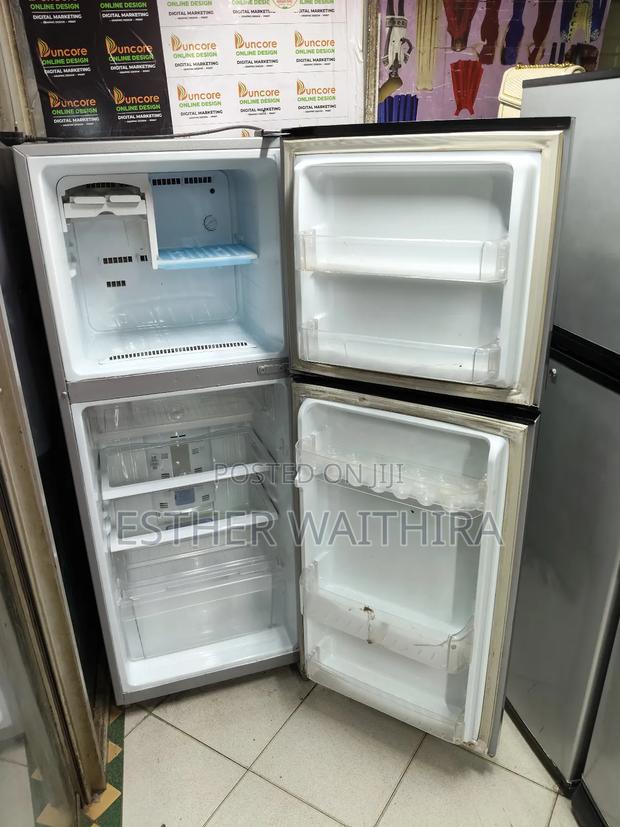 Well Maintained Samsung Fridge With Inverter Compressor - thumbnail 3