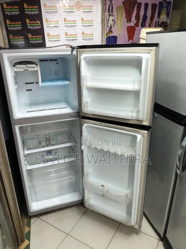 Well Maintained Samsung Fridge With Inverter Compressor - thumbnail 4