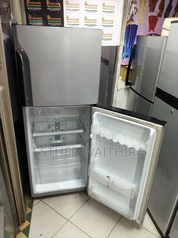 Well Maintained Samsung Fridge With Inverter Compressor - thumbnail 5