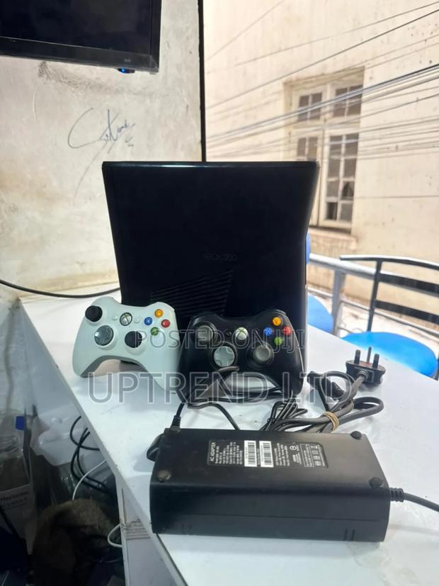 Xbox 360 / Pre Owned - main view