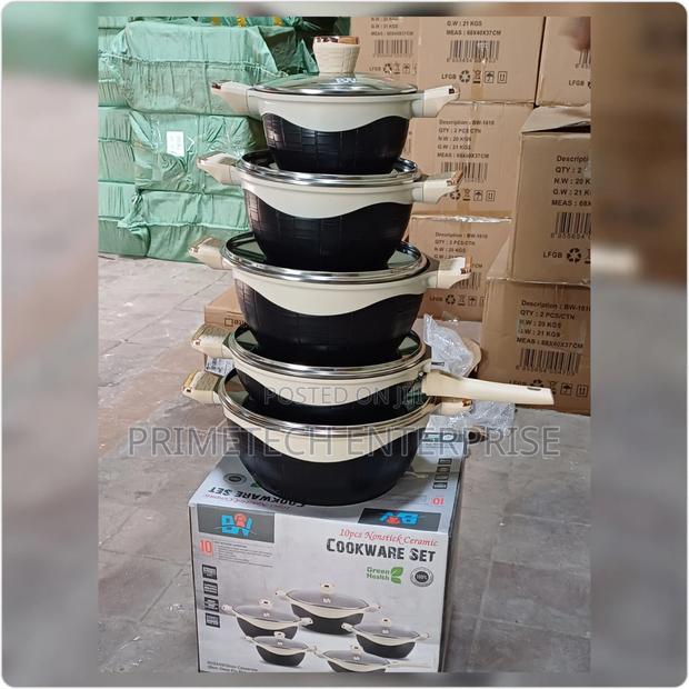 BMW Cookware Set - main view