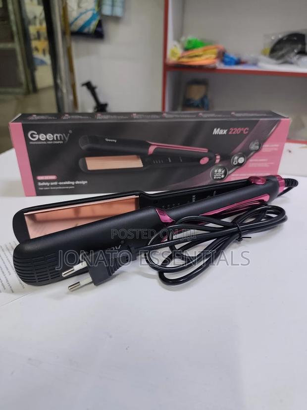 Geemy Professional Ceramic Hair Straightener Max 220°C Flat Iron - main view