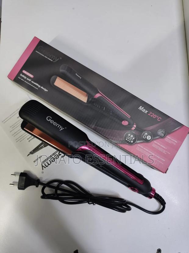 Geemy Professional Ceramic Hair Straightener Max 220°C Flat Iron - thumbnail 2