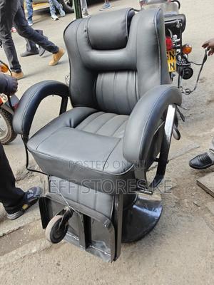 D-Shaped Black Plain Barber Chair - main view