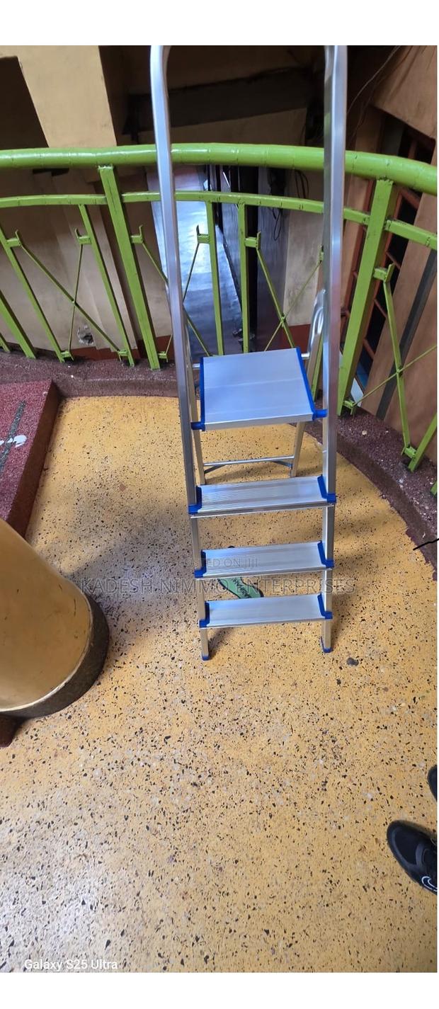 4 Step Aluminium Ladder – Lightweight Rustproof - main view