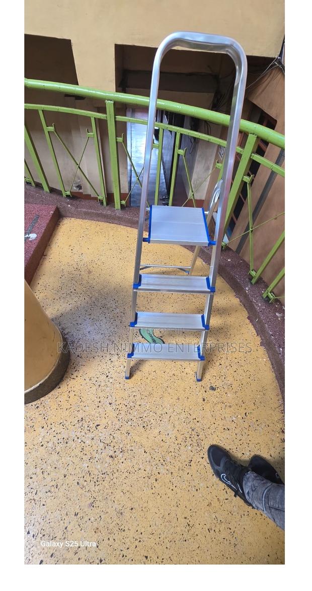 Durable Aluminium Ladder 4 Steps Multipurpose Use - main view