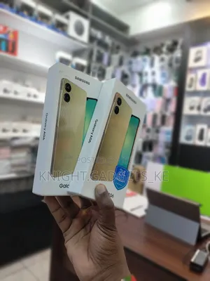New Samsung Galaxy A06 64 GB Gold