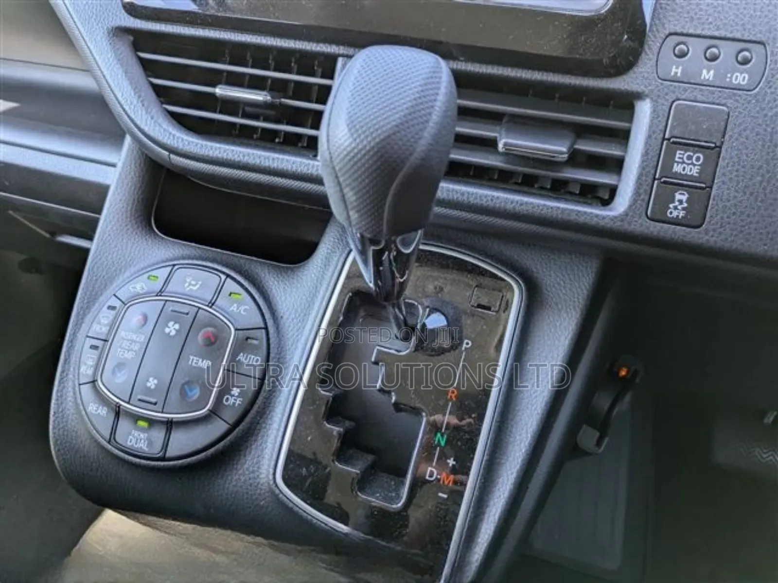 Toyota Noah 2019 Silver