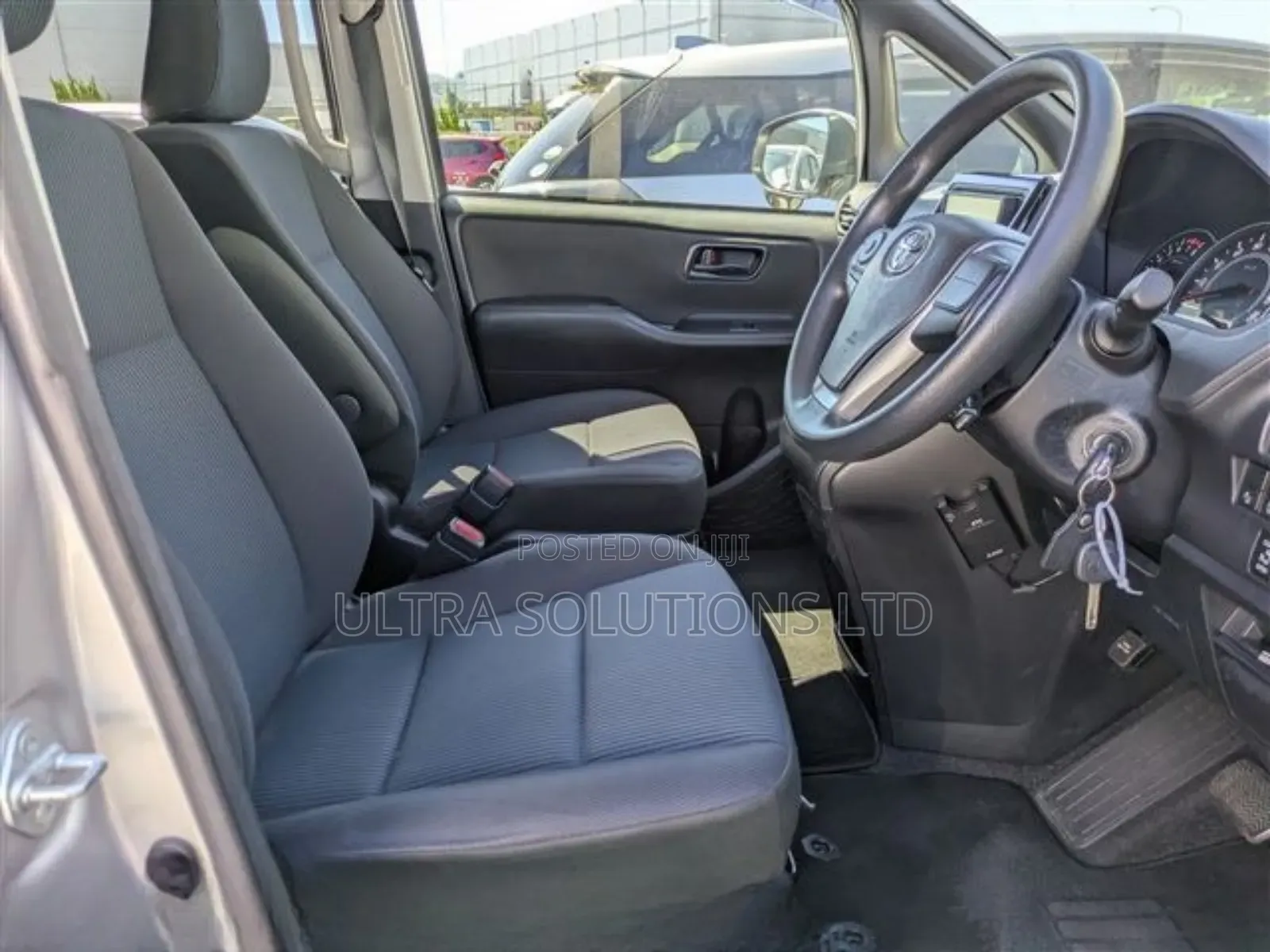 Toyota Noah 2019 Silver