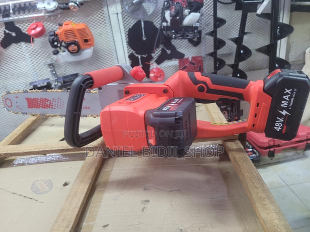 48v 
16"
2 Batteries 
Chain Saw - main view