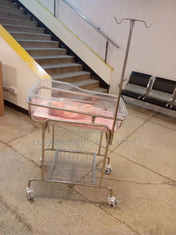 Medical Baby Cot - main view