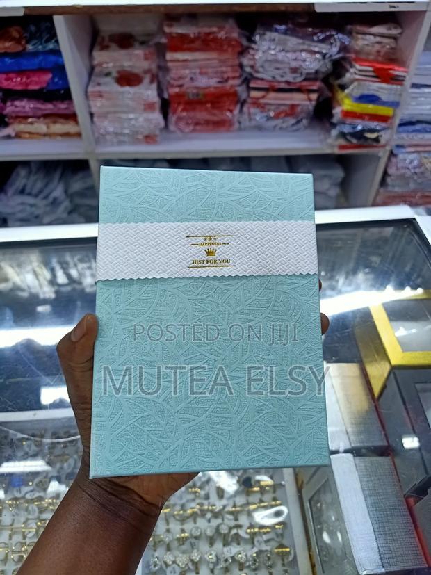 White,Cream,Red,Mint Green Pink Fancy Gift Boxes - thumbnail 3