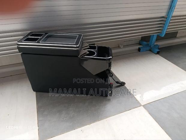 Toyota Voxy/Noah Comfortable Center Armrest - main view