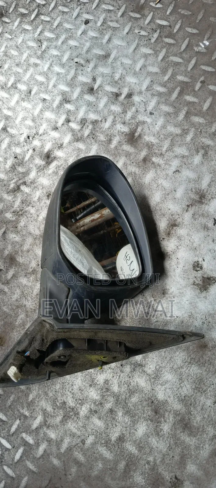 Axela Side Mirror Available (Mazda)