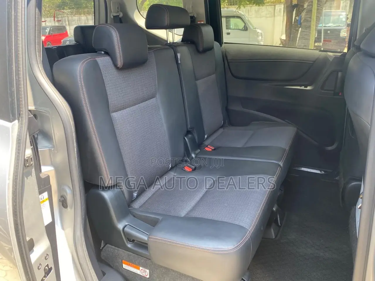 Toyota Sienta 2018 Silver